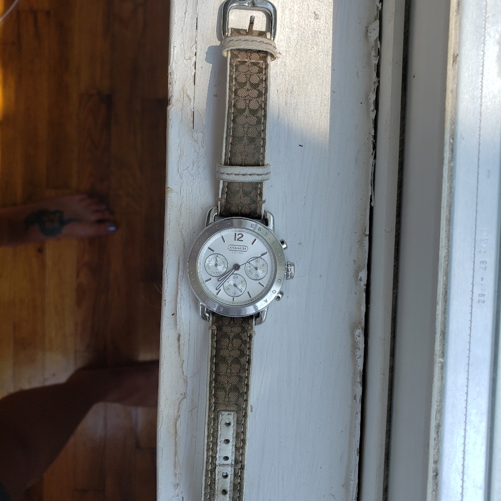 Watch - Picture 2 of 3